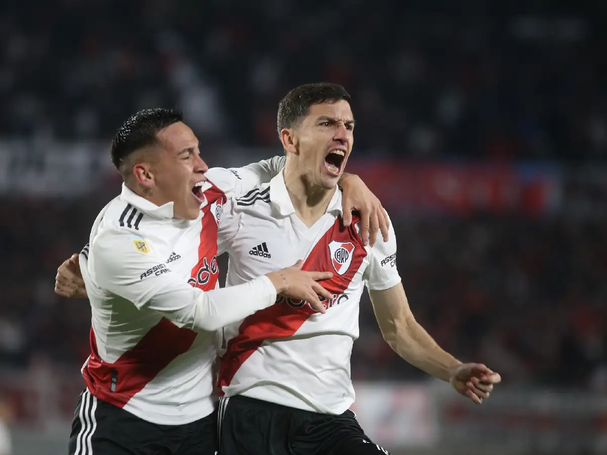 River ganó y sigue firme arriba