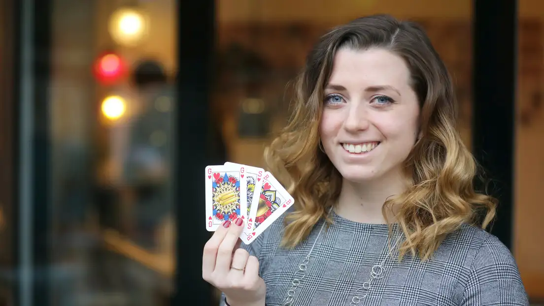 Juego inclusivo: una joven inventó una baraja con naipes de género neutro