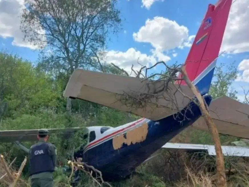 La avioneta llevaba un cargamento millonario.