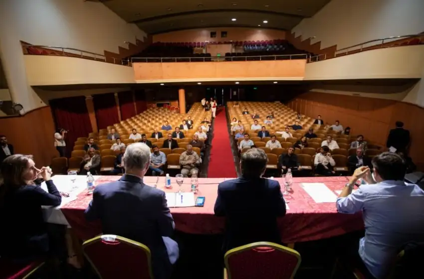 Kicillof se reunió con los intendentes para informar el plan de prevención del coronavirus