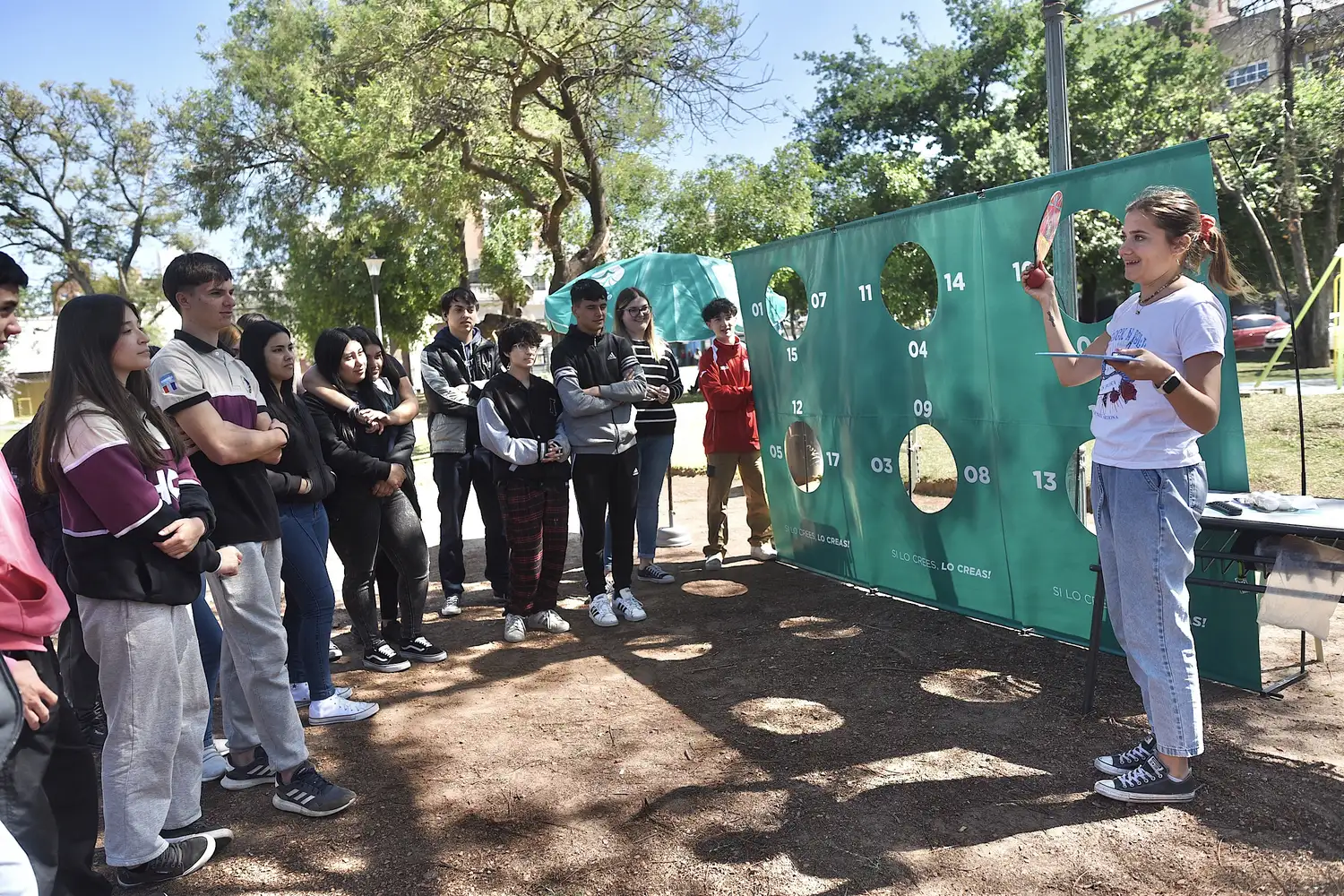 Alumnos de la Escuela Bustos debatieron sobre consumos problemáticos en Santa Fe