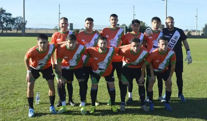La formación de Banfield ante Once Unidos.