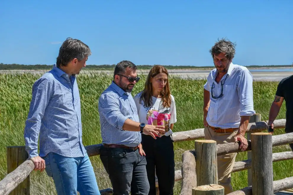 Ambiente: la ministra Flores recorrió la región de Ansenuza