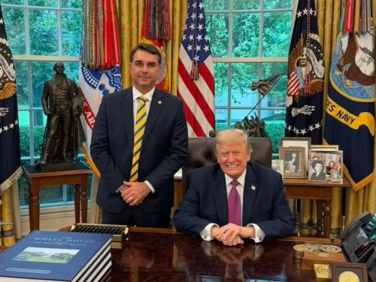 Estados Unidos le otorgará la visa a Flávio Bolsonaro y su familia
