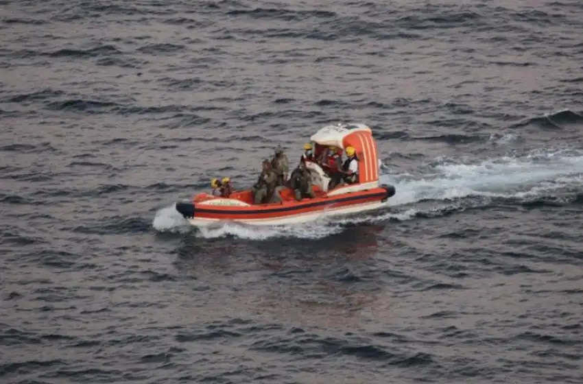 La Marina de EEUU rescató a dos pescadores iraníes que estuvieron ocho días a la deriva