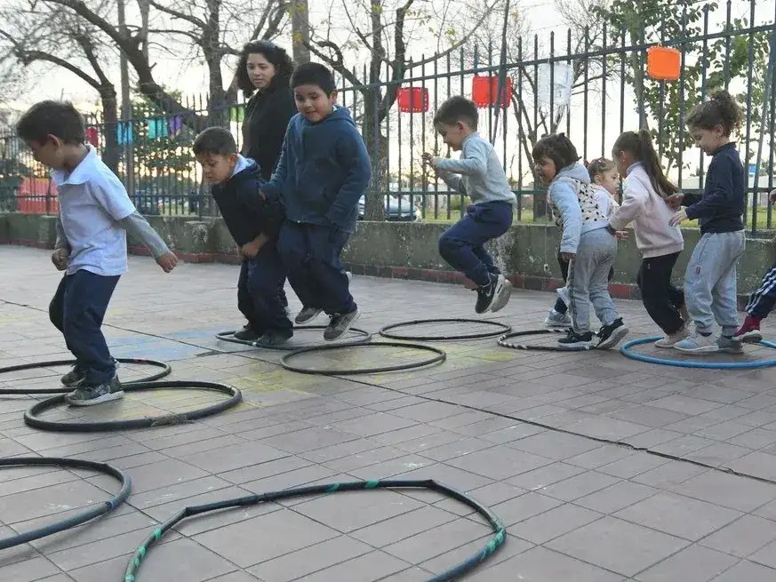 En Santa Fe, las proyecciones indican un crecimiento de 13 puntos en la cobertura, aunque persisten brechas importantes, especialmente en la sala de 3 años, donde hay un 46% de cobertura.