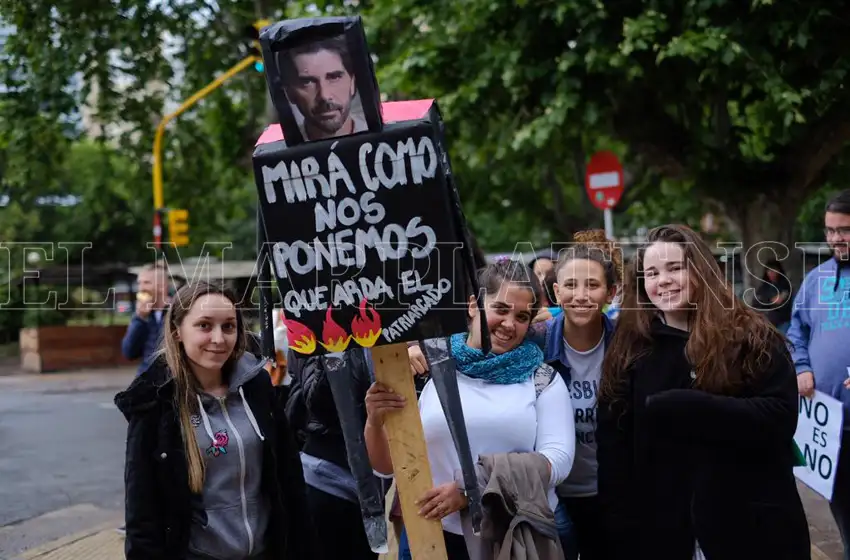 Cientos de mujeres apoyaron en la ciudad a Thelma 