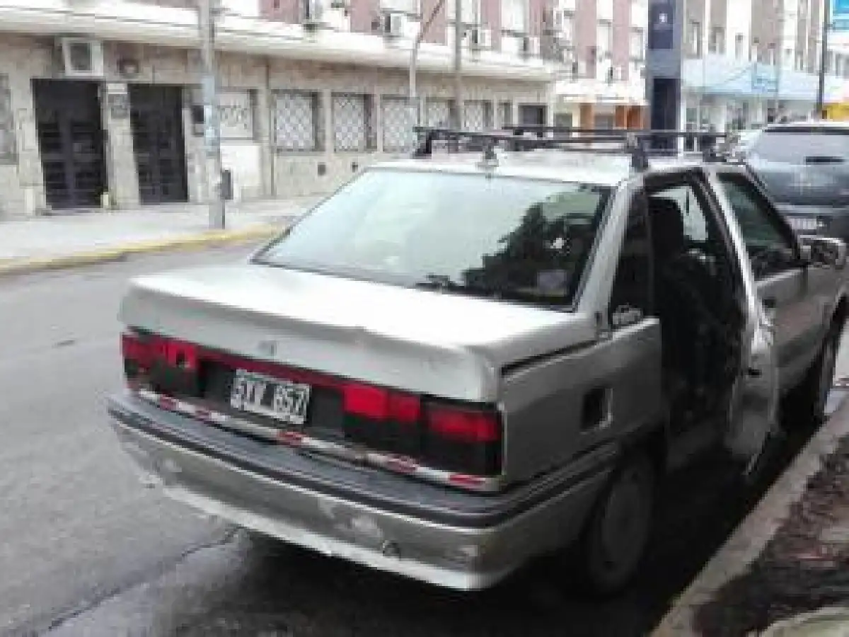 Dejaron a su hijo de 3 años encerrado en el auto para ir al shopping