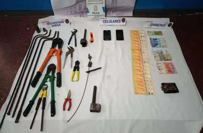Quisieron sobornar a un policía que aprehendió a ladrones de autos