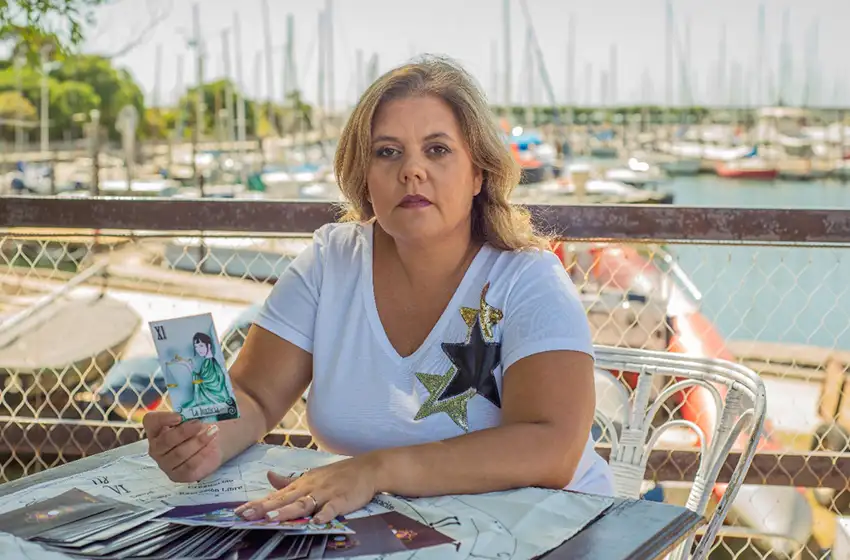 De predecir el tsunami en Tonga y los movimientos de Rusia, al Teatro Victoria: una nueva noche con Noelia Pace