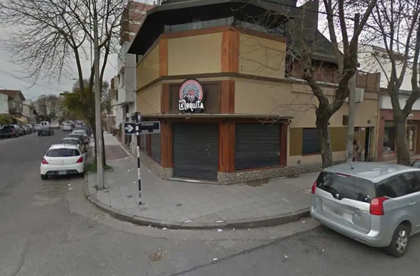 La aprehendieron por arrojarle materia fecal a una policía