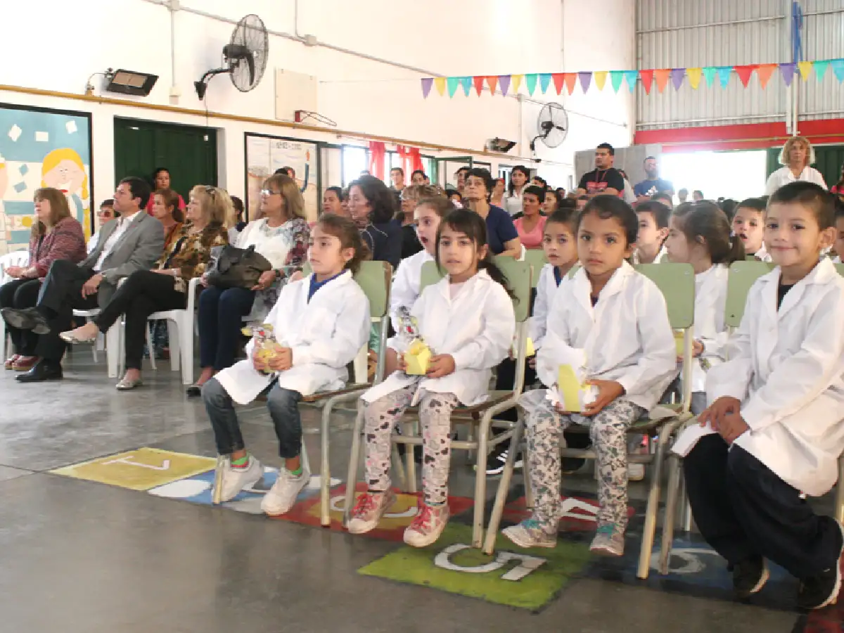 Arroyito: Cravero participó del acto de inicio de clases  
