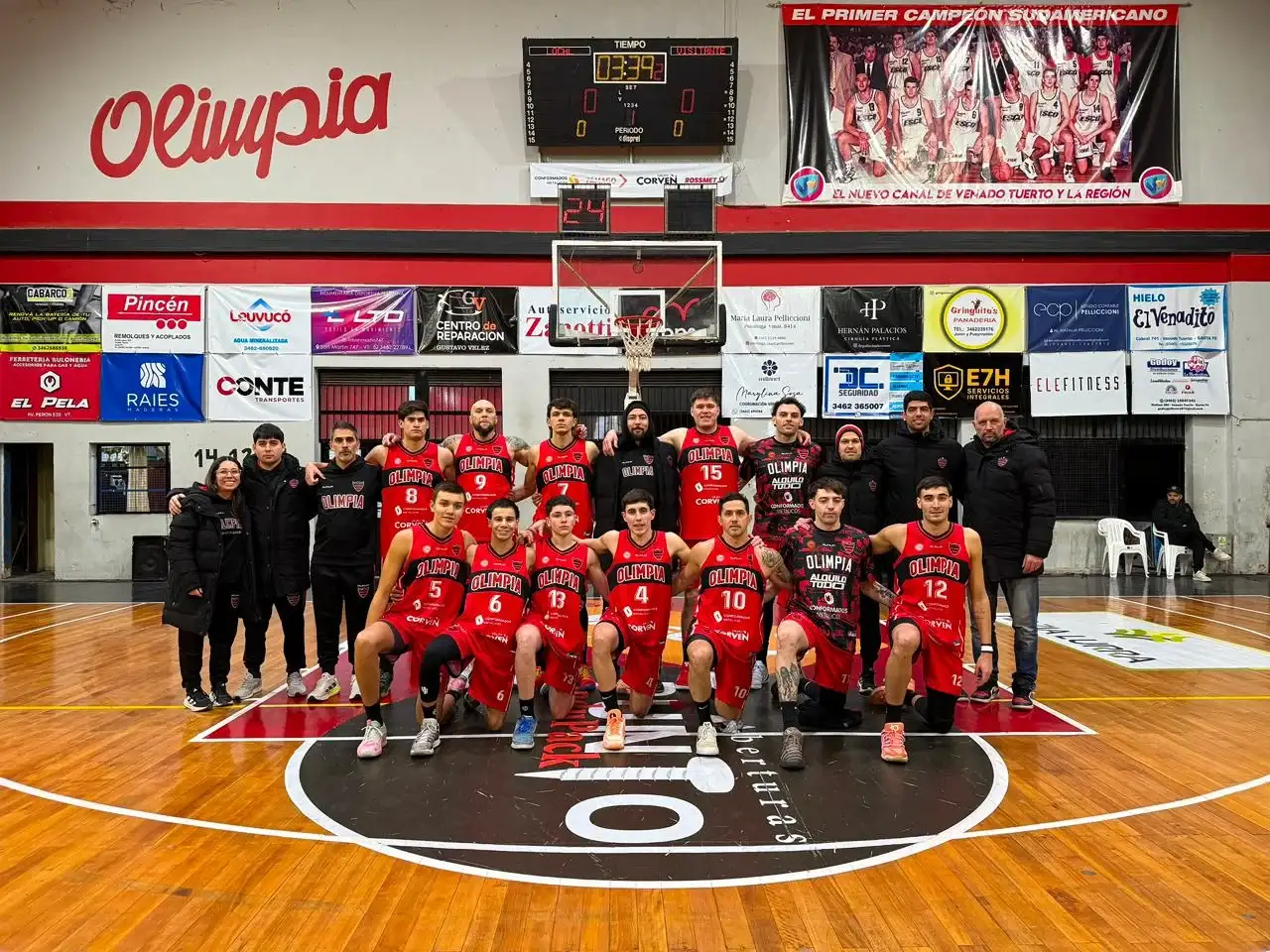 El Rojo sigue adelante en su sueño de ascenso, pero también con la cabeza puesta en la final de la Venadense que comenzará este fin de semana. Foto: Fabián Gallego