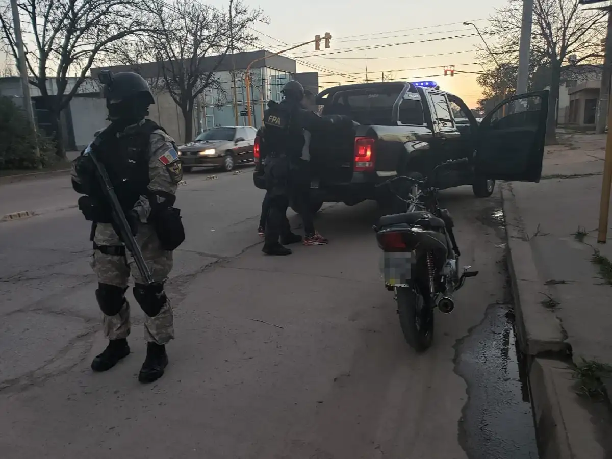 Realizaron controles antinarcóticos en barrios y en inmediaciones de escuelas 
