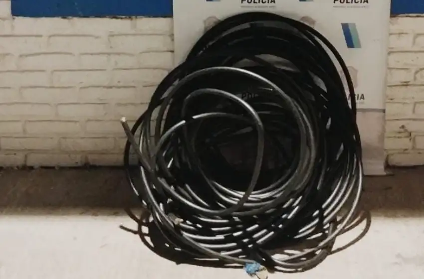 Lo atraparon con 100 metros de cable robado
