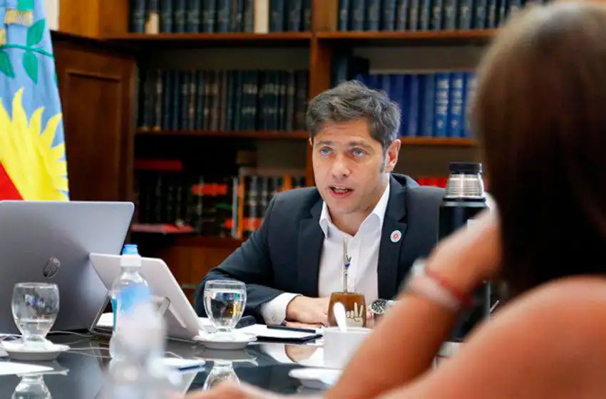 Kicillof anunció que la semana próxima comenzará la vacunación de docentes con factores de riesgo