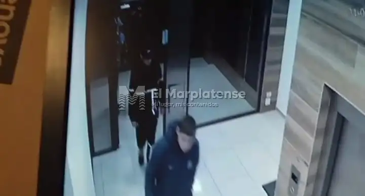 Imágenes donde los tres malvivientes quedaron grabados, al ingresar al edificio.