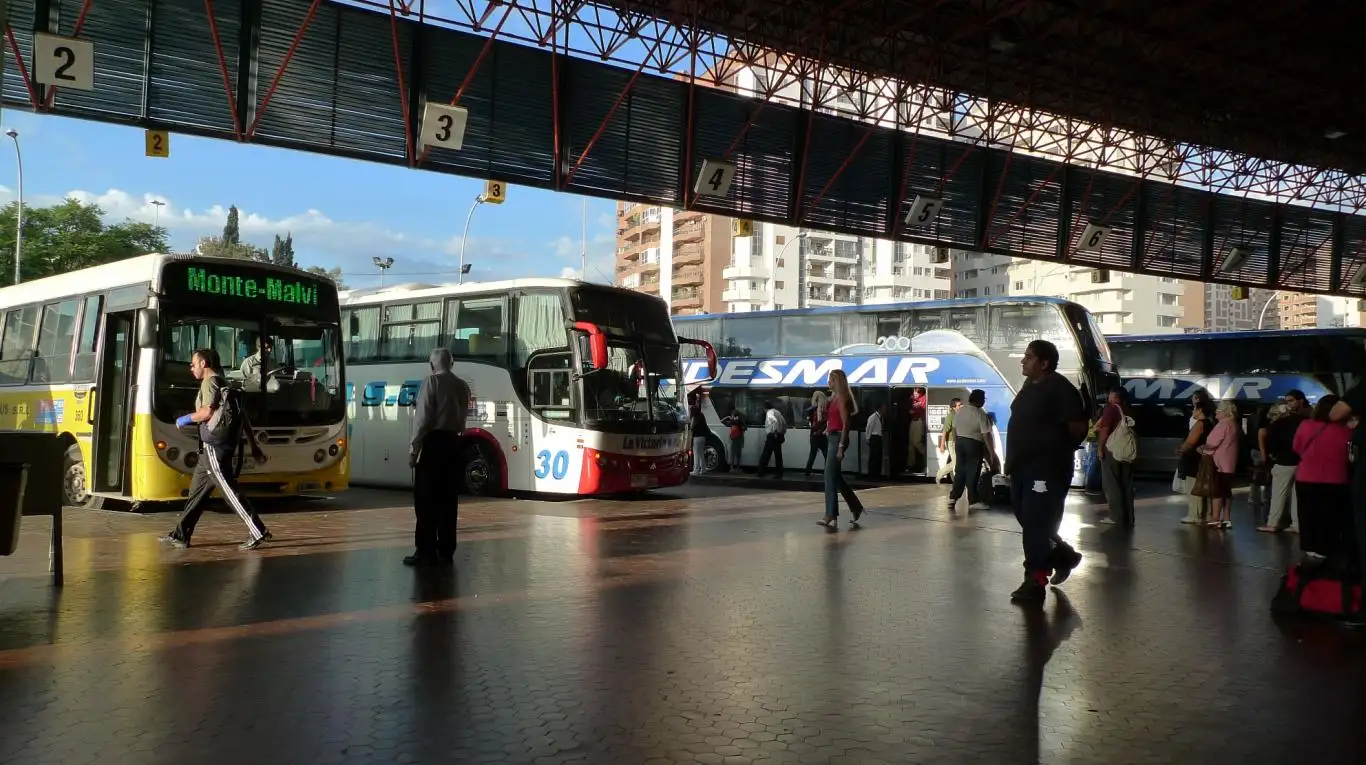 Desde este jueves, micros y trenes de larga distancia pueden viajar con plena ocupación de asientos