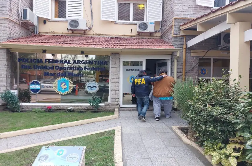 Violó el arresto domiciliario, robó y quedó detenido
