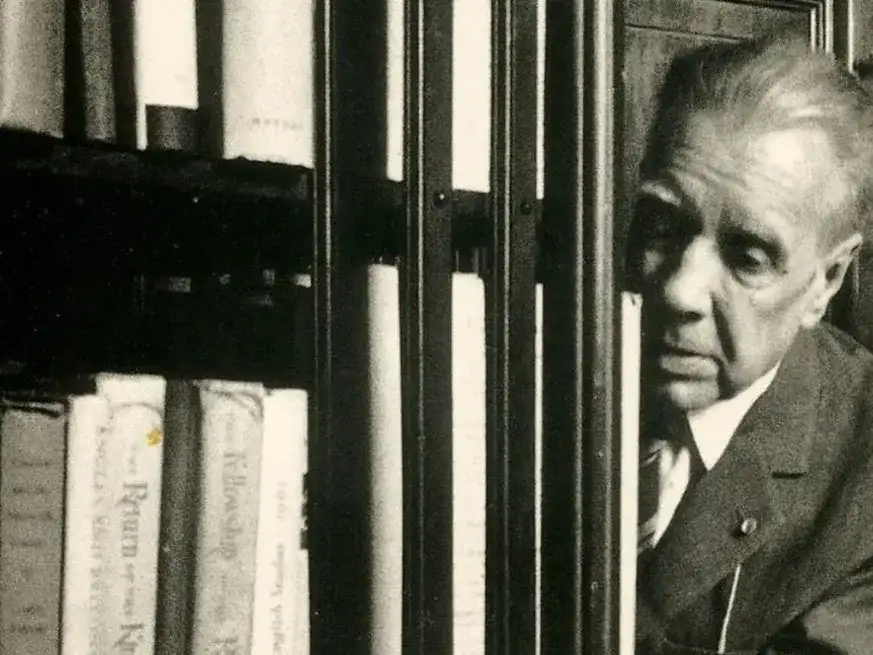 Jorge Luis Borges y su mundo: la biblioteca. Foto: Archivo El Litoral