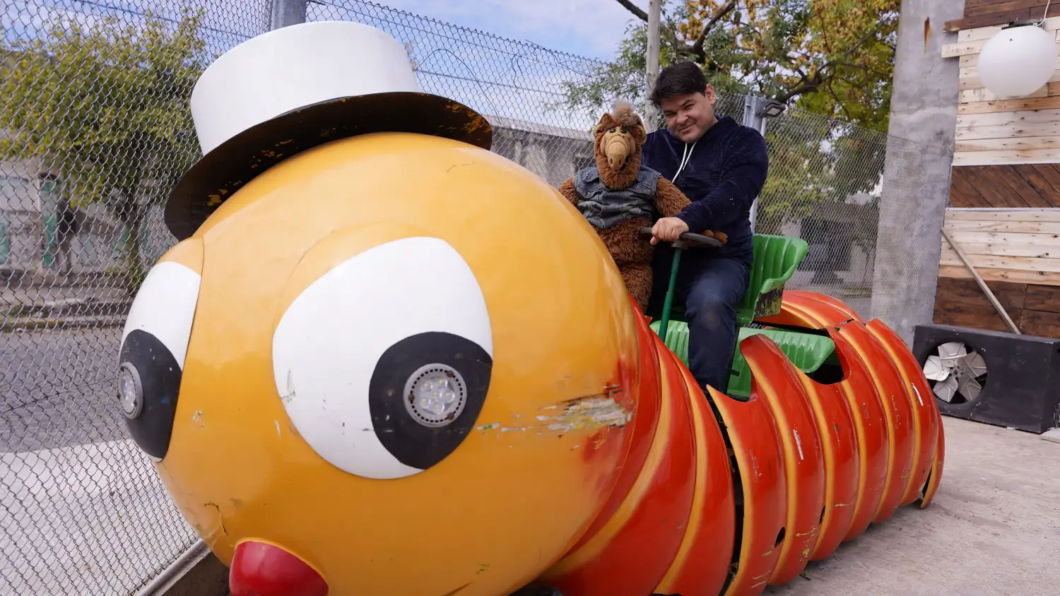 Un símbolo de la infancia que vuelve a escena en Mc Fly: el bar del futuro.