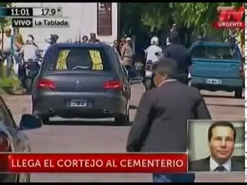 Los restos del fiscal Nisman fueron despedidos por su familia y allegados tras un emotivo cortejo fúnebre