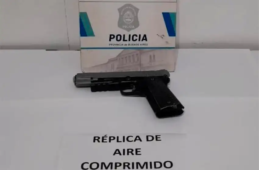 Dos jóvenes robaron a remisero, los persiguió y facilitó sus detenciones