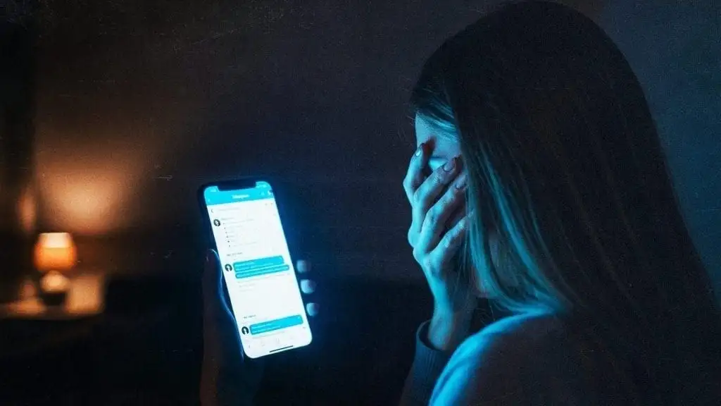 La manipulación emocional, el intercambio de imágenes y la comercialización del material conforman una cadena delictiva que crece en el entorno digital.