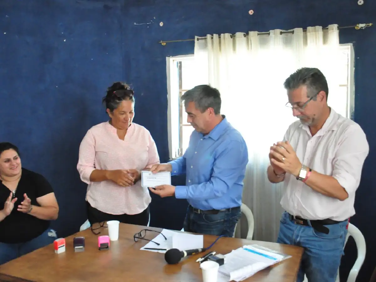 Cordón cuneta, nueva estación de bombeo de agua y arreglos  en el SUM para La Milka 