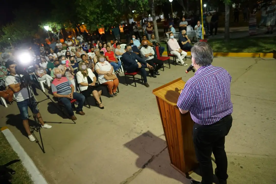 Moisés Ville: Michlig, González y Barceló habilitaron nueva iluminación led