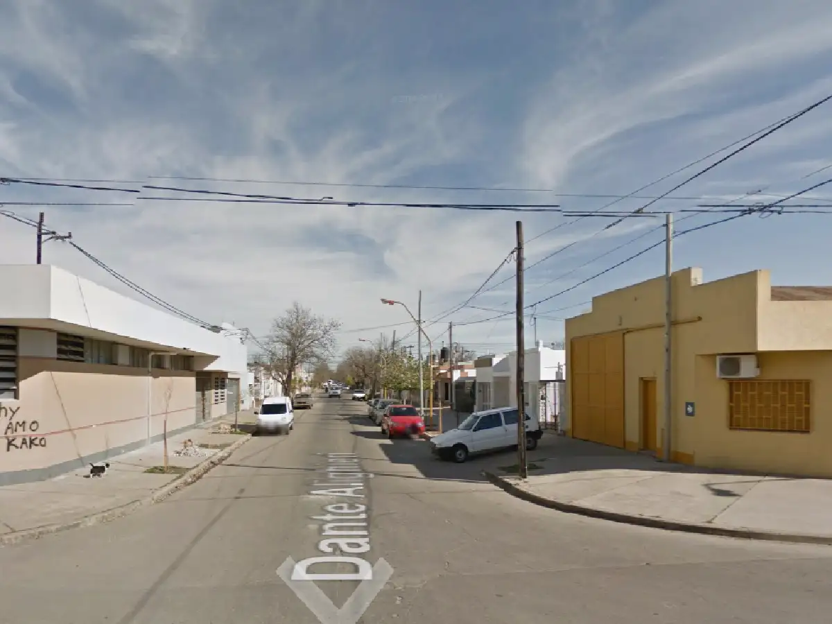 Le arrebataron la cartera a una mujer en barrio Sarmiento 