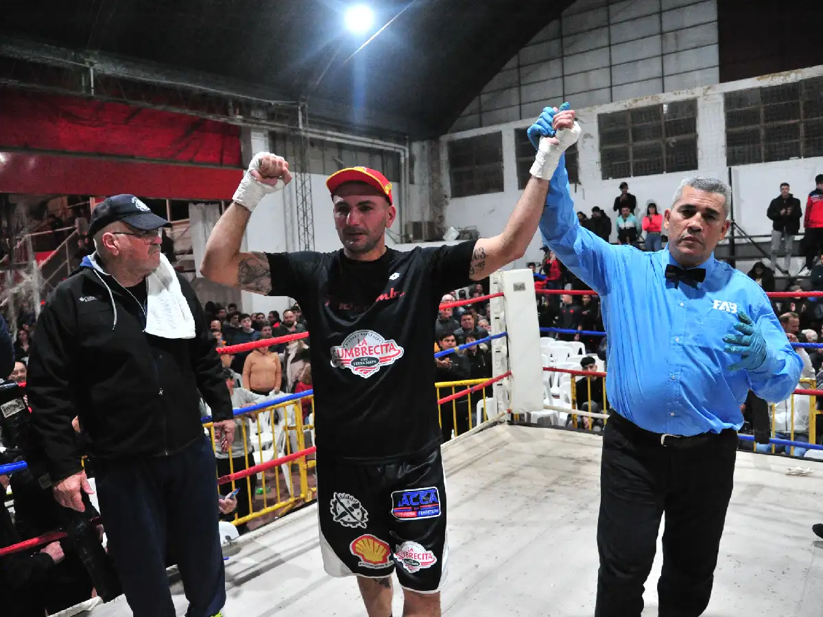 Villanueva y Núñez festejaron en la "Noche del Boxeo III"