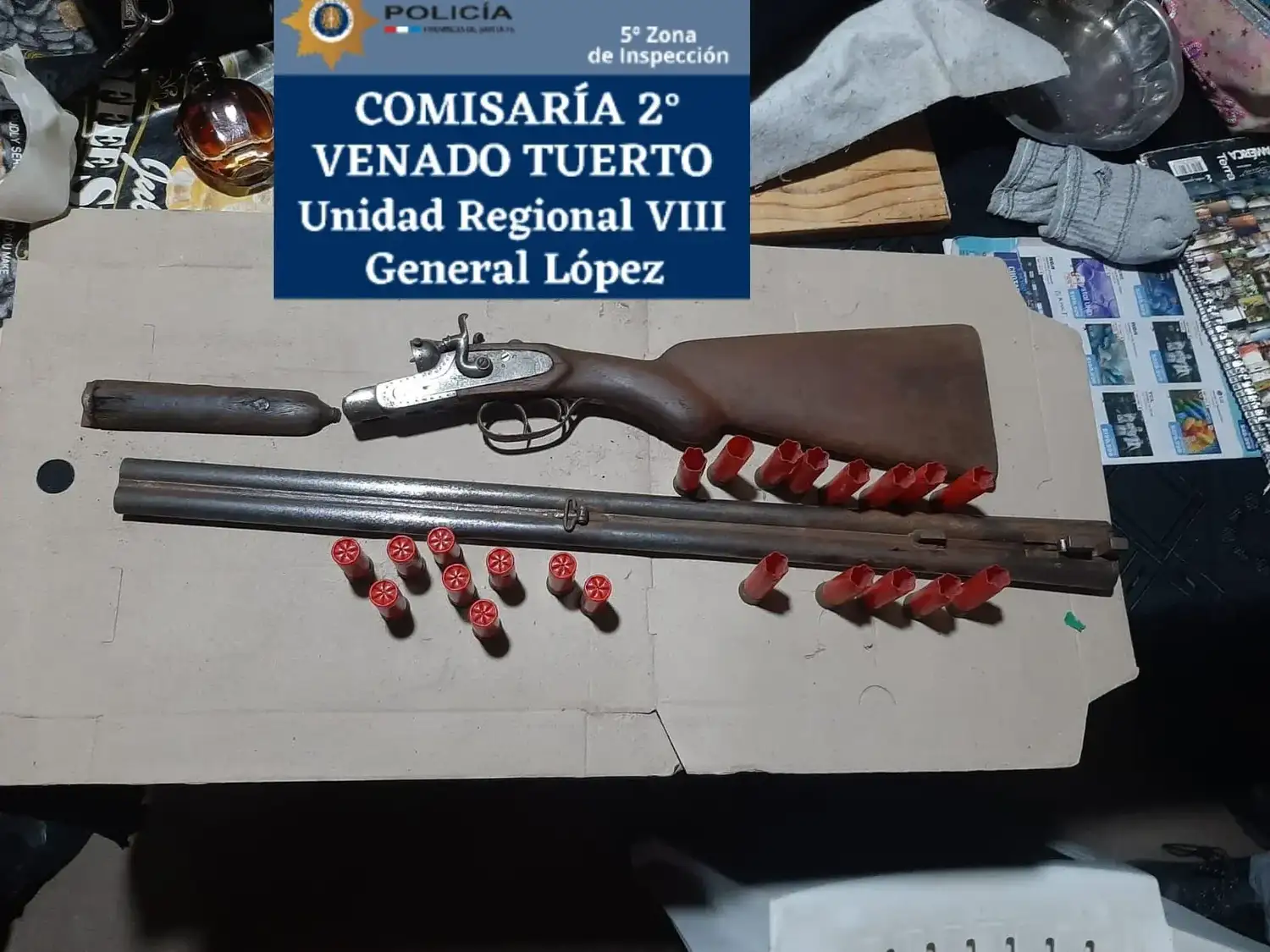 El arma secuestrada durante los procedimientos policiales.