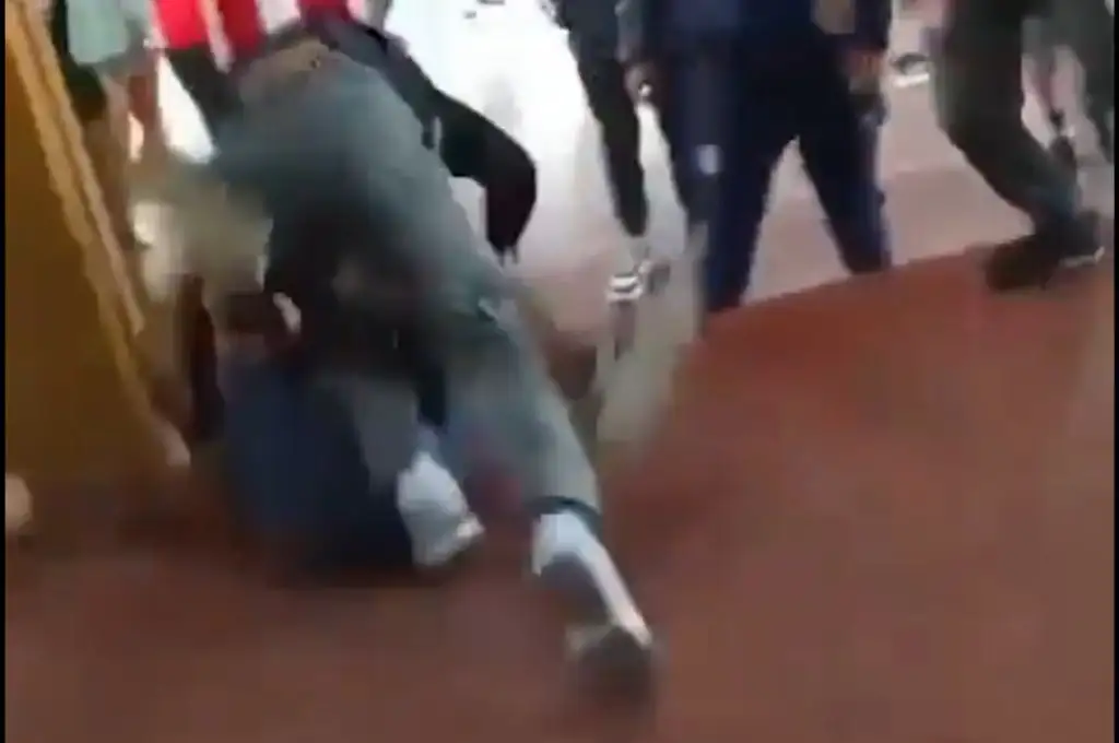 Pelea entre alumnos