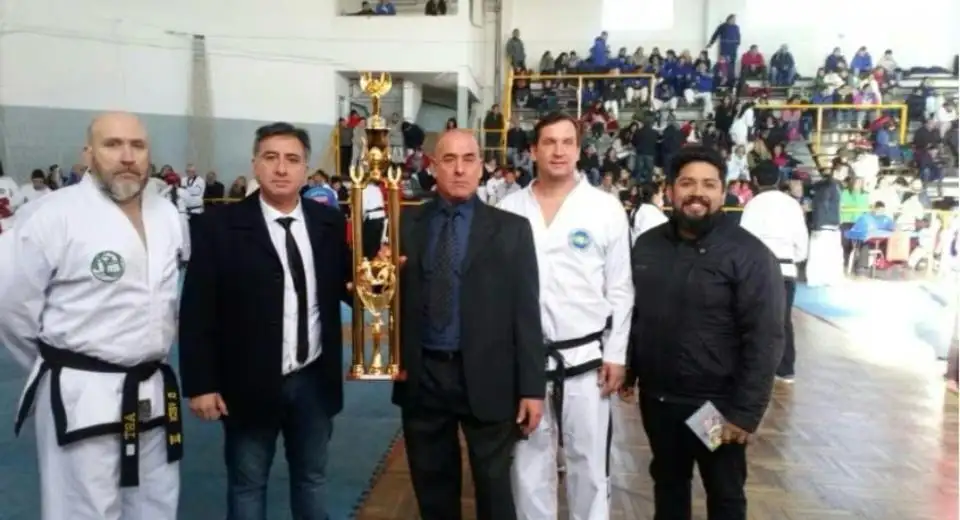 La Copa AKAM en manos de la Academia Superior de Taekwondo de Alejandro Yapuncic.