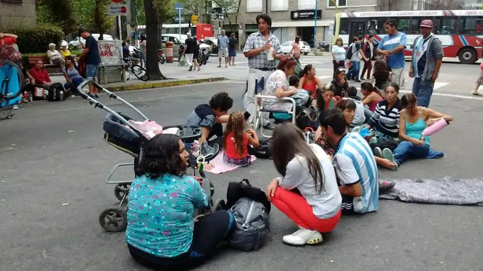 Tras un día de acampe, se destrabó el conflicto con cooperativas