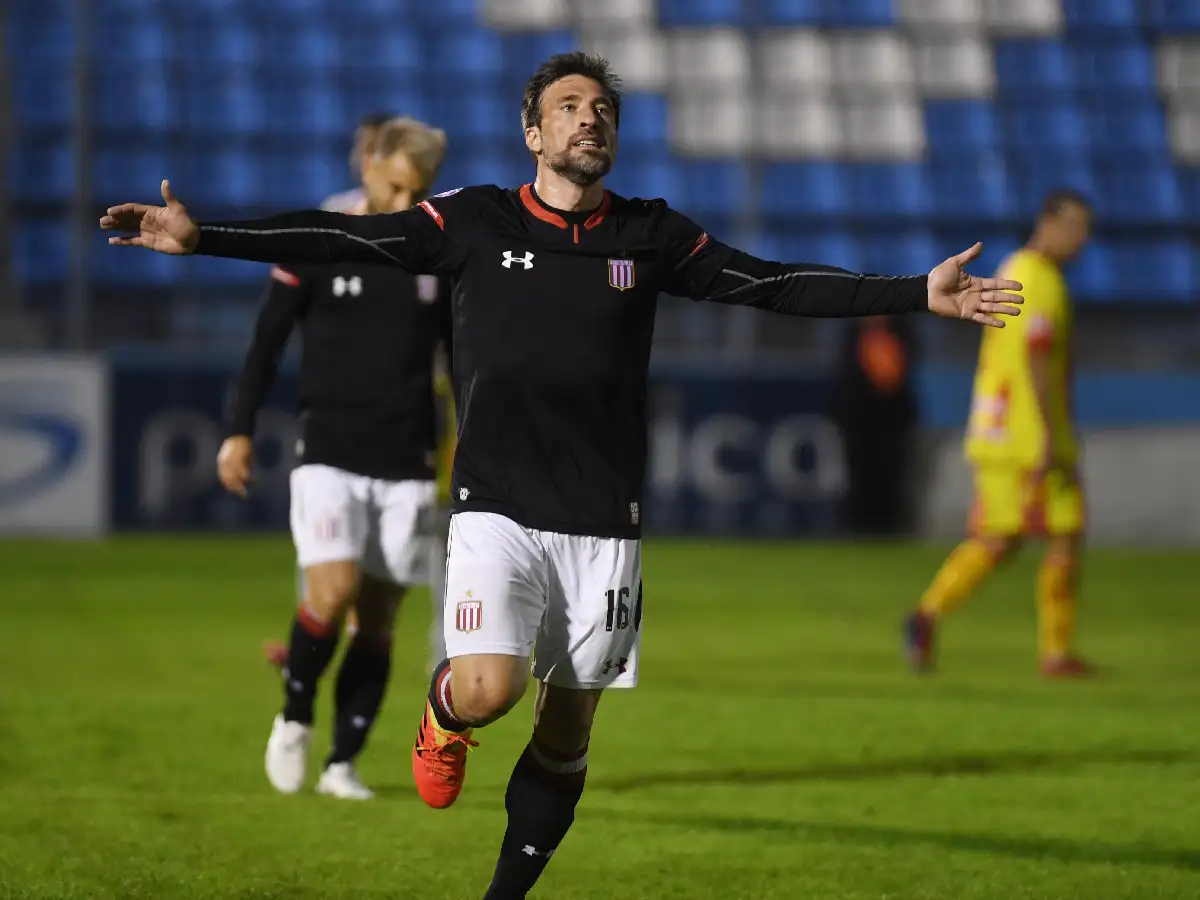 Estudiantes lo dio vuelta y terminó goleando