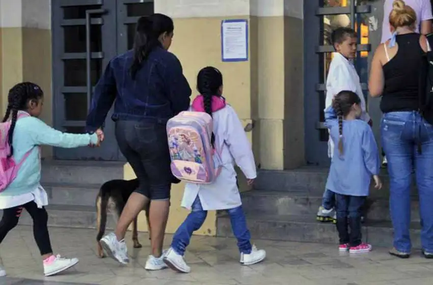 Pese a problemas en escuelas, descartan una suspensión de clases
