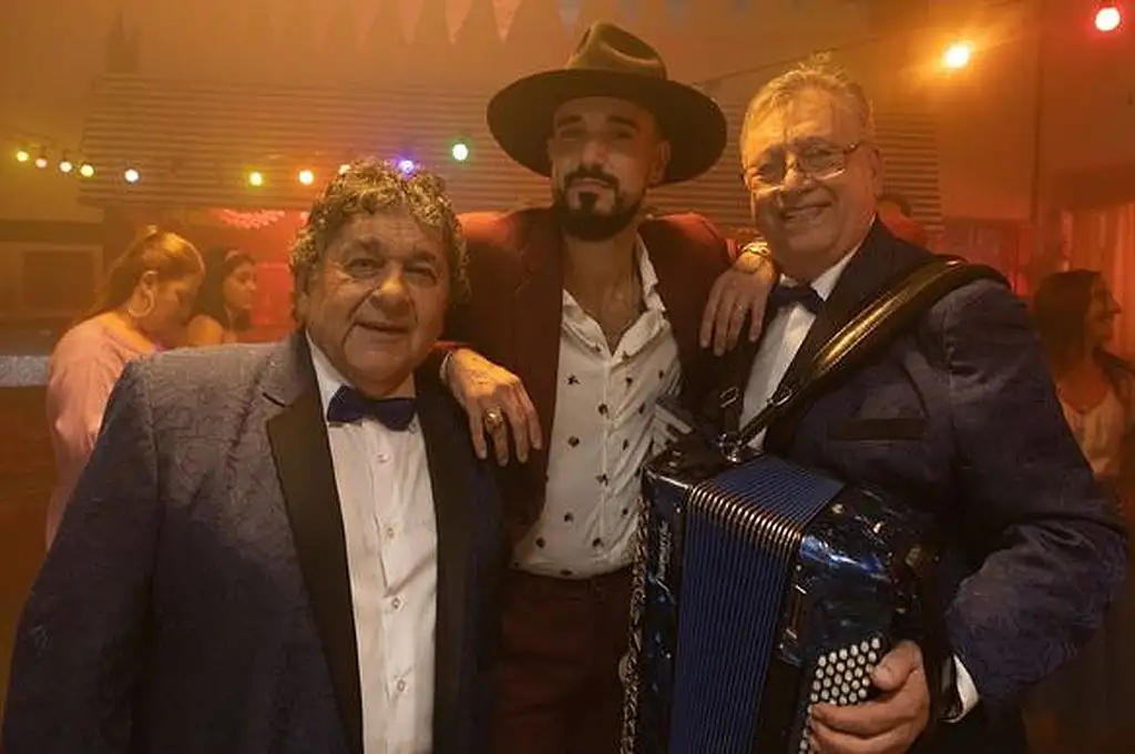“Camina (Suave y Elegante)”, el nuevo tema de Abel Pintos y Los Palmeras