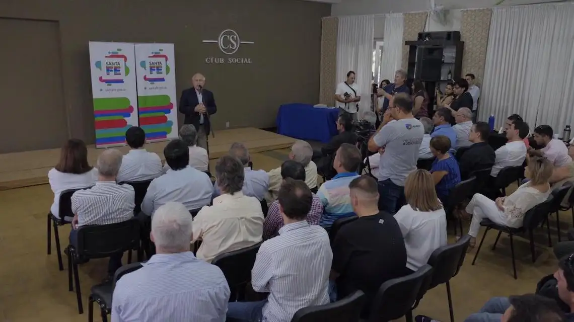 Lifschitz entregó aportes a localidades del norte afectadas por la crisis hídrica