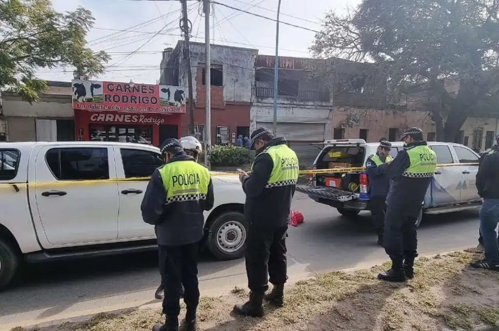 Encontraron a un jubilado muerto en el baño con 157 puñaladas
