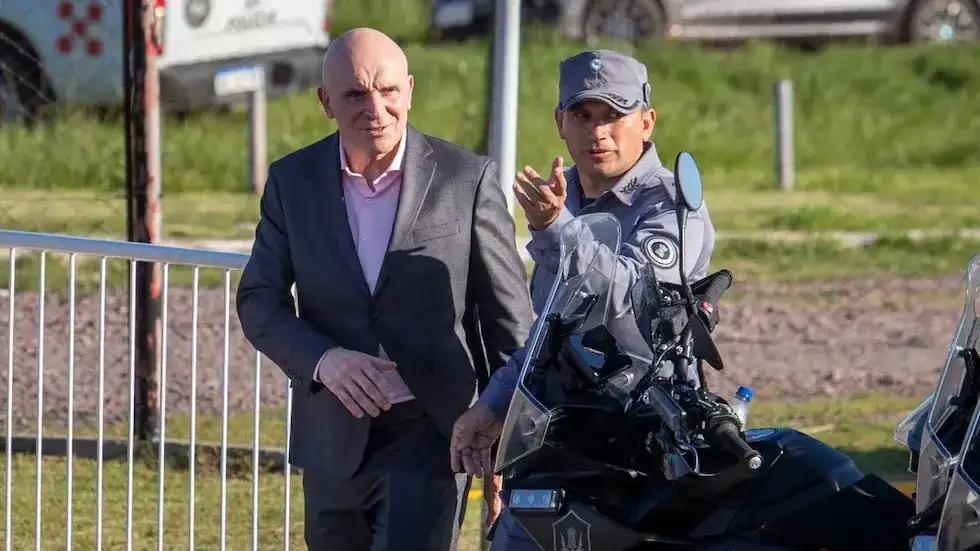 José Luis Espert reclamó que levanten el embargo de mil millones de pesos y la prohibición de salir del país