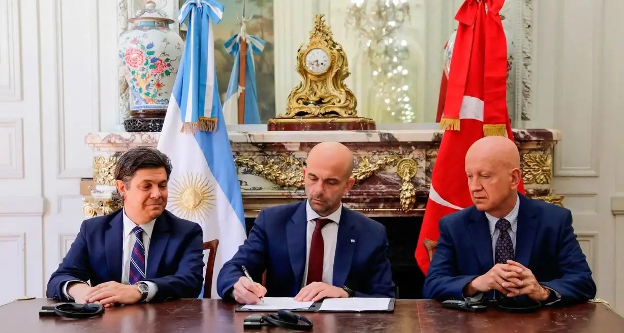 La firma del convenio.