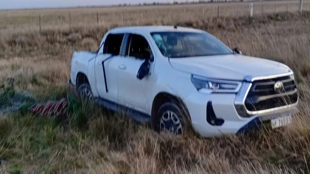 En el Renault Sandero se encontraban cuatro ocupantes, incluidos dos menores de edad, quienes resultaron ilesos tras el impacto.