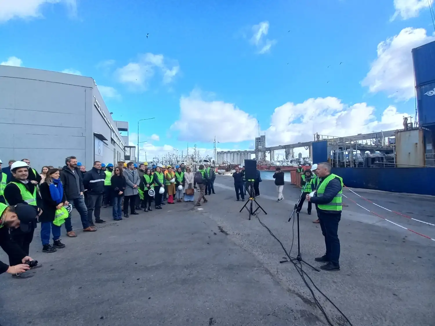 Primera partida de los productos locales con la Naviera francesa.
