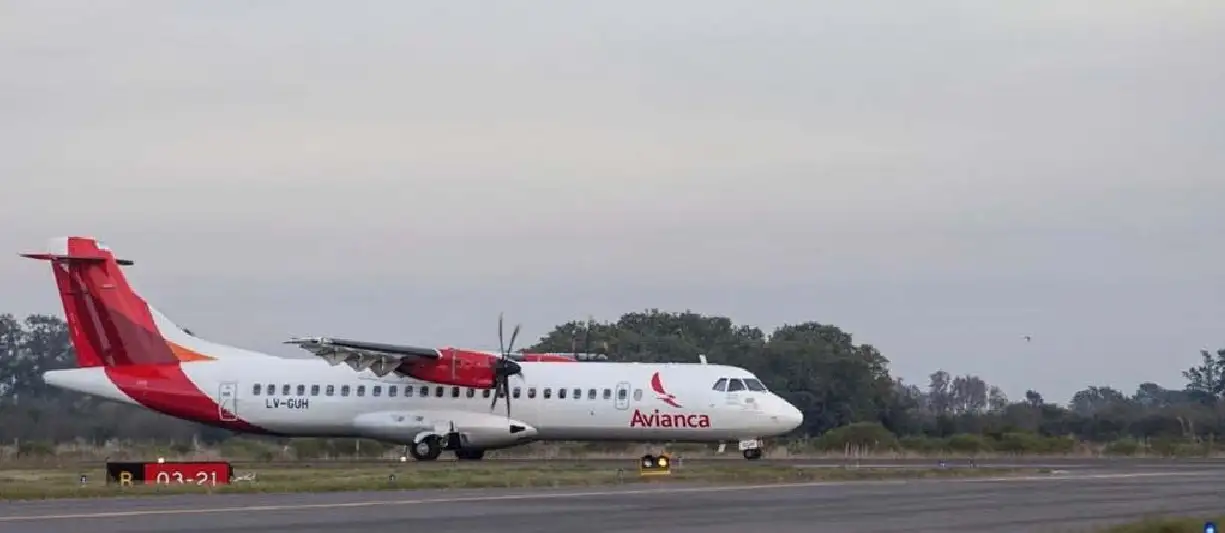 Eliminan el piso tarifario de los pasajes aéreos para vuelos de cabotaje