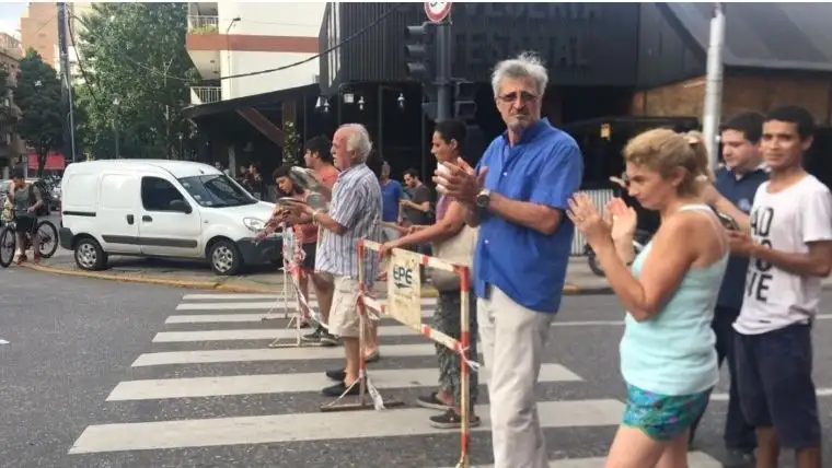 Cacerolazo y corte de tránsito en Echesortu, por falta de luz