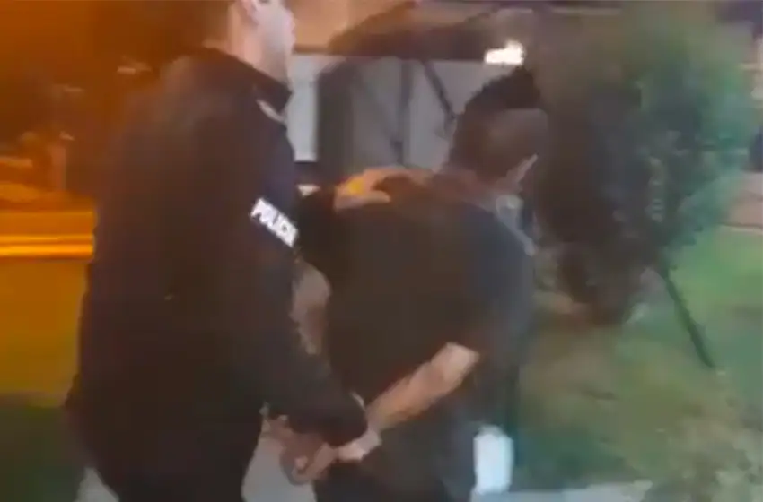 Robó en el colectivo y el chofer salió en defensa de la víctima: durmió en Batán