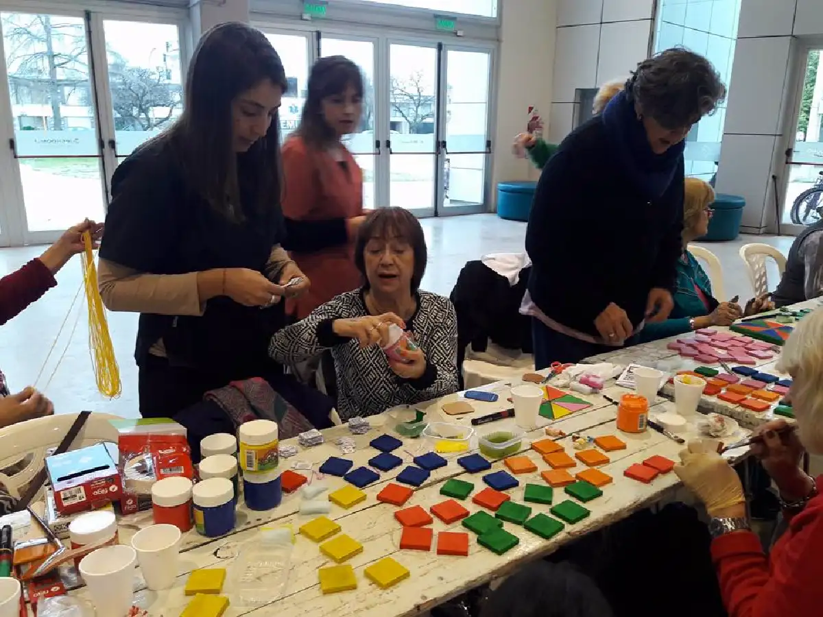 En el Superdomo continúan haciendo juguetes para los niños