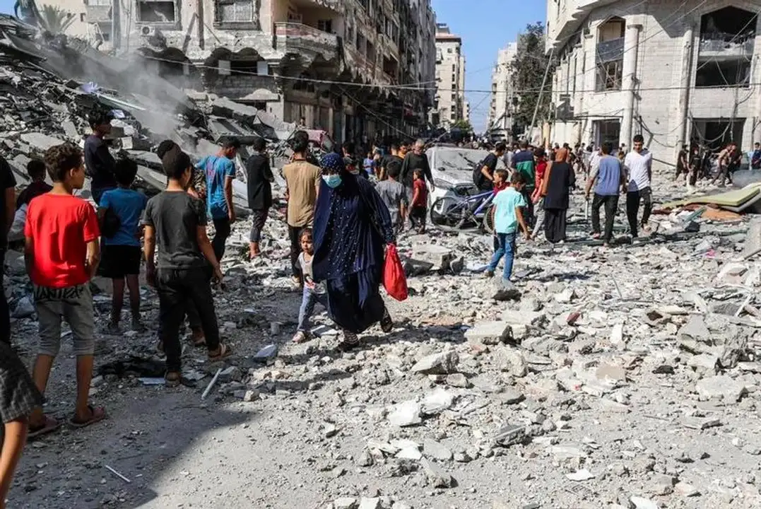 Israel ataca 130 objetivos en Gaza y mata al menos a 33 personas